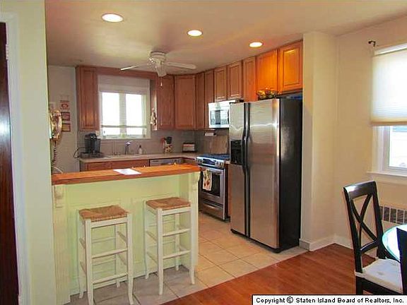 2nd image of 578 Pelton Ave