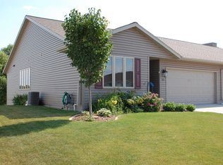 821 Ethan Allen Dr, Howards Grove, WI 53083