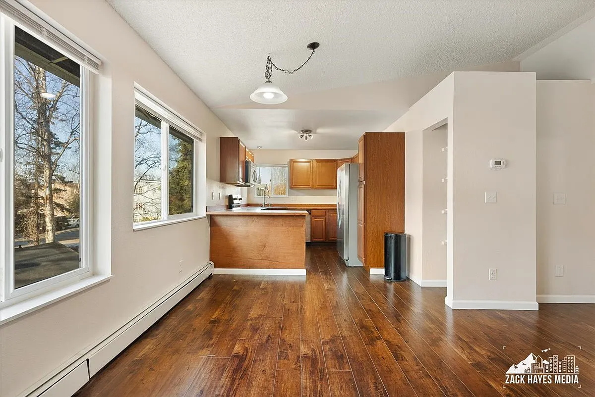 3 bed, 1100 sqft, $1,895 — Photo 4