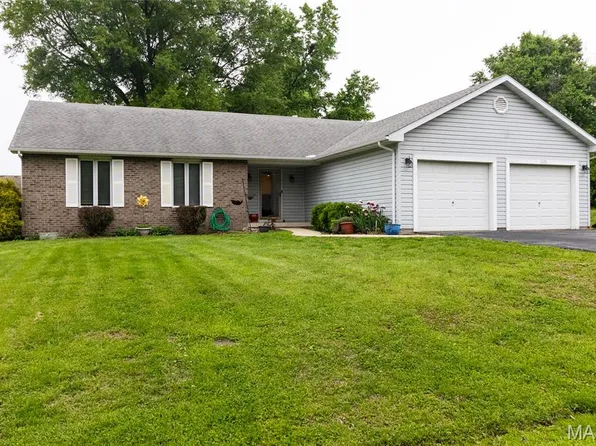 1175 San Juan Dr, Edwardsville, IL 62025