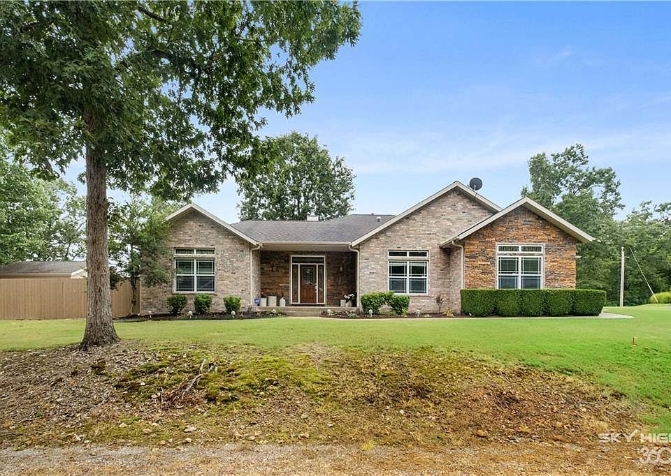 1st image of 1 Brierton Ln