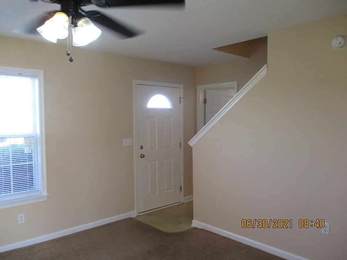 Building Photo - 515 Leesburg Dr