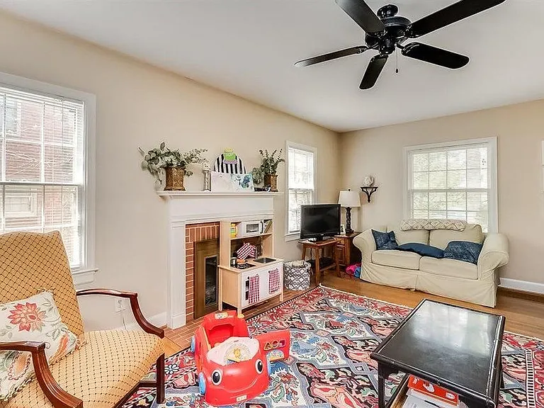 217 Romany Rd — Photo 3