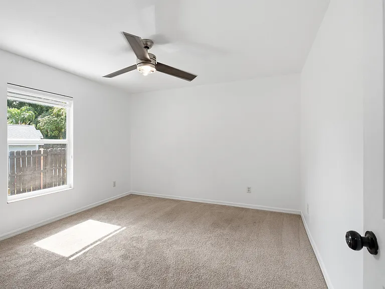 10924 SW 48th Ter — Photo 17