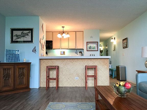 Kitchen with quartz counters