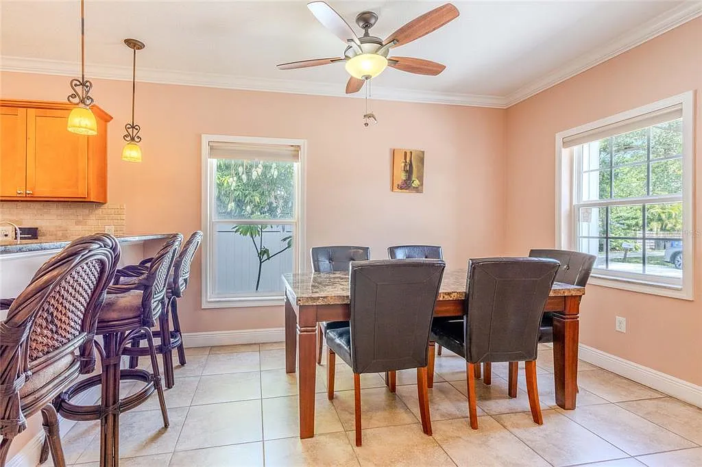 3 bed, 2.0 bath, 1511 sqft, $4,000 — Photo 3