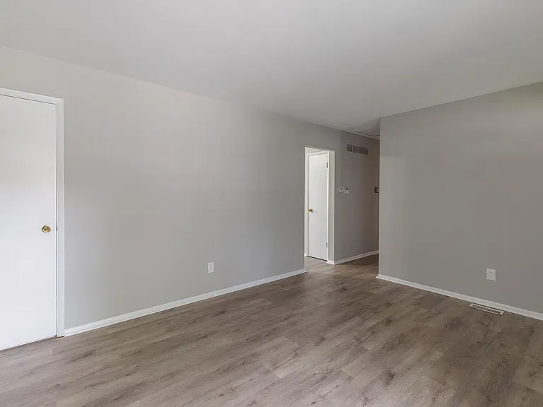 3008 Oriental Dr — Photo 4