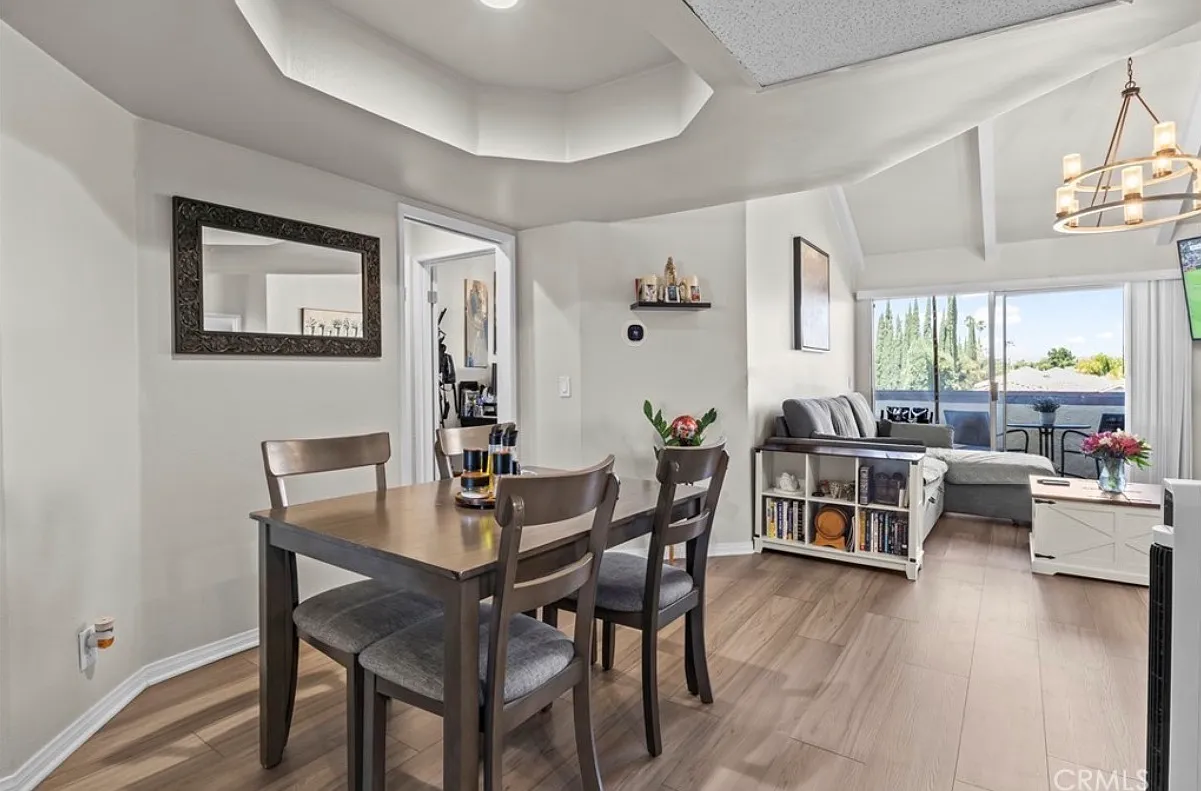 2 bed, 880 sqft, $2,900 — Photo 3