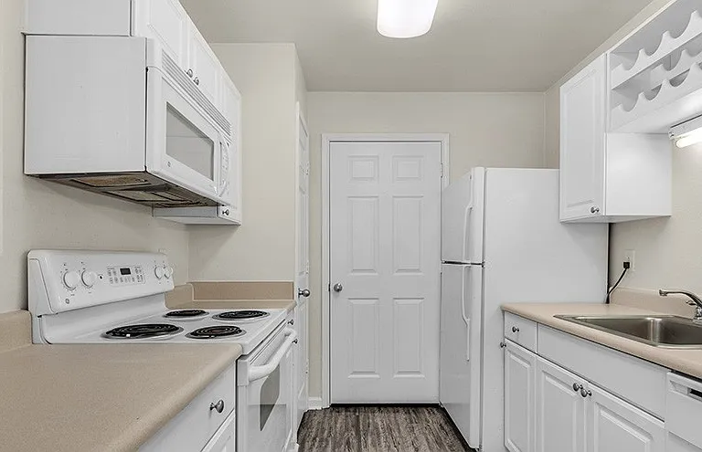 Marcus Pointe Grande Apartment Homes — Photo 14