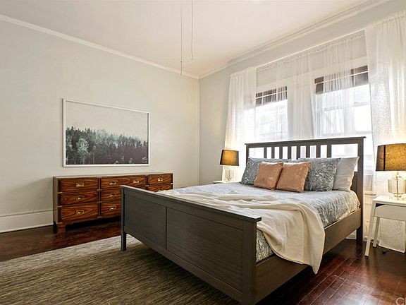 3rd image of 4125 S Figueroa St APT 220
