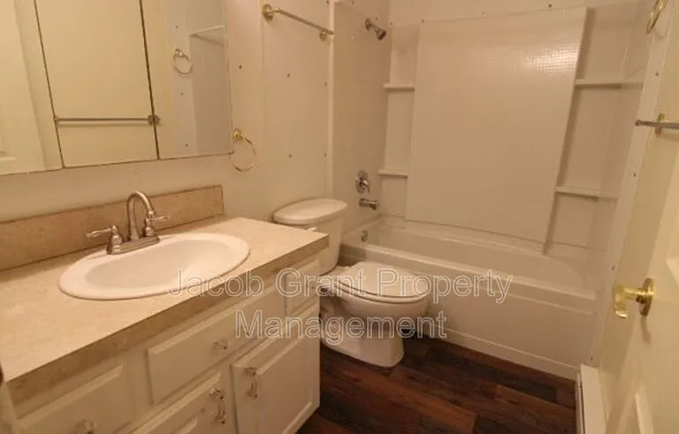 1380 E Poplar St #A — Photo 7