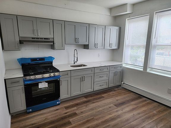 3rd image of 17 Sherman Ave