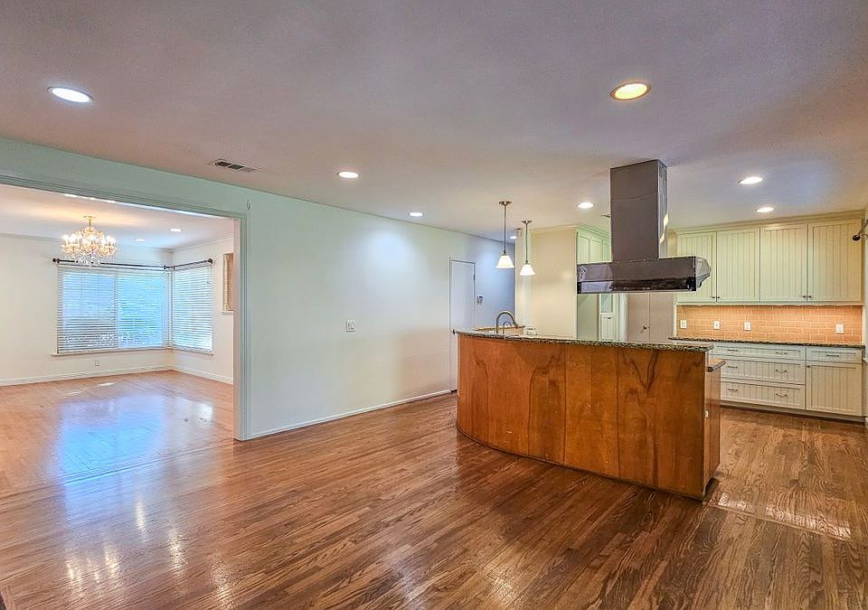 2nd image of 303 E Las Flores Ave