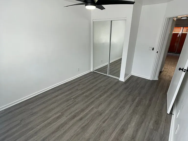 VRA27 LLC- "Villa Regency Apartments" — Photo 17