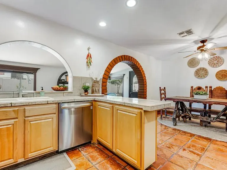 2429 E Dahlia Dr — Photo 8