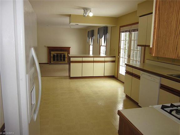 2nd image of 1183 Grovewood Dr