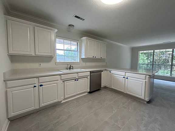 3rd image of 1826 N Glenbrook Pl