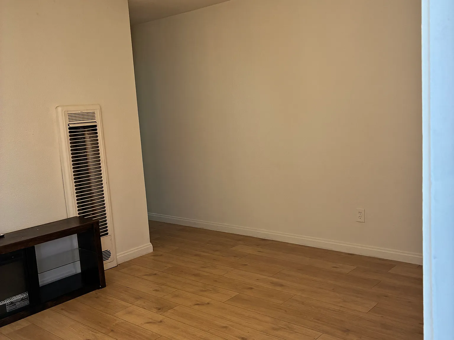 Studio, 400 sqft, $1,799 — Photo 2