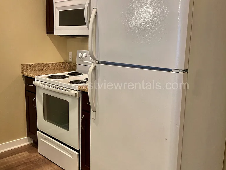 200 E Maple St — Photo 483