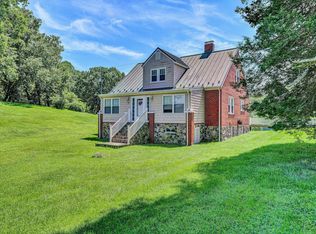 77 Mountain Pass Rd, Blue Ridge, VA 24064
