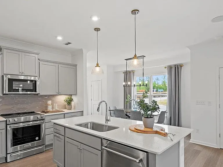 10320 Guardian Dr — Photo 4