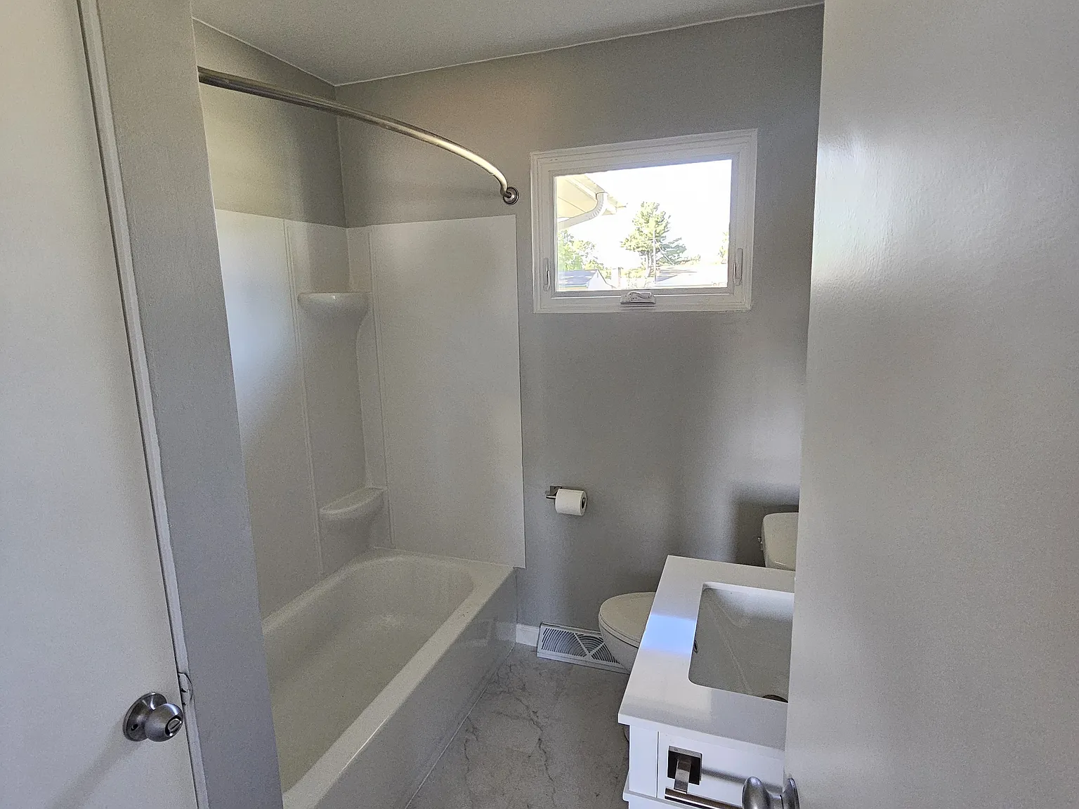 4 bed, 1700 sqft, $1,950 — Photo 4