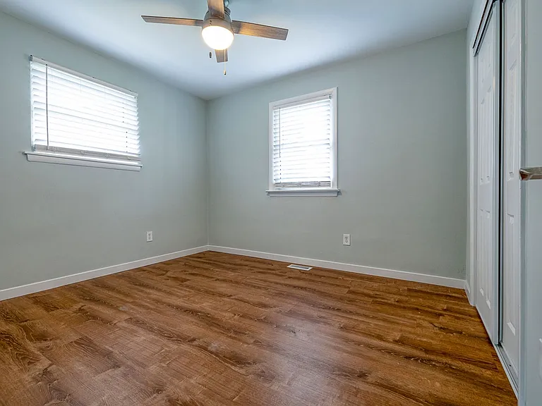 1104 Washington Dr — Photo 25