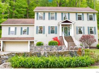 15 Cardinal Ln, New Fairfield, CT 06812