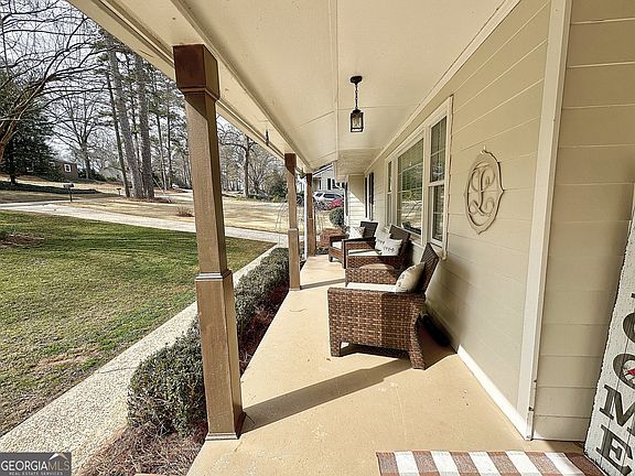 4th image of 216 E Lane Cir