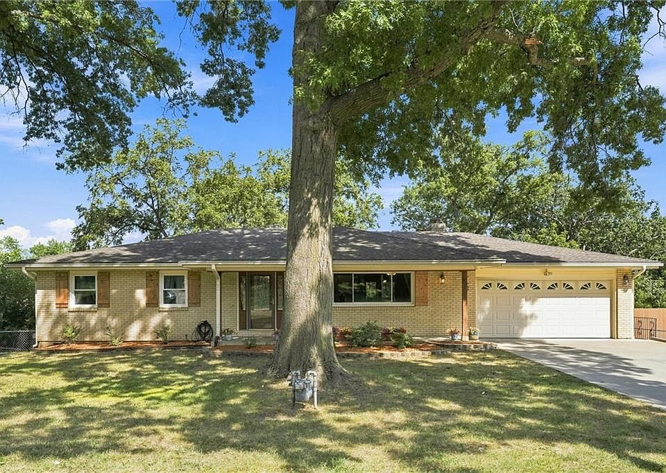 1st image of 743 Linda Ln