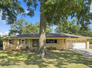 743 Linda Ln, Bonner Springs, KS 66012