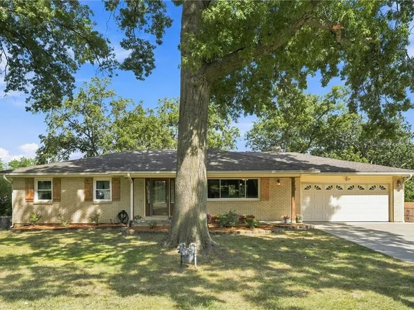 743 Linda Ln, Bonner Springs, KS 66012