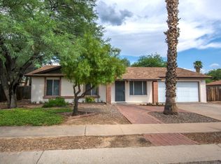 8190 N Bayou Dr, Tucson, AZ 85741