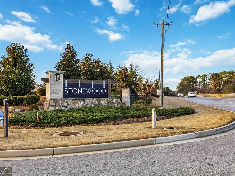 2950 Stone Rd — Photo 2