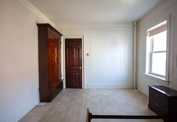 4th image of 356 Hoyt St