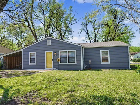 1727 Maple Ln, Lawrence, KS 66044
