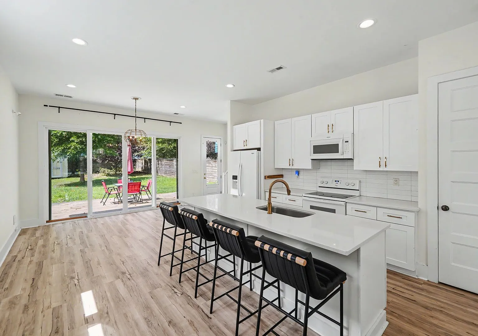 Beautiful West Charlotte 2BR Home with Outdoor Living & Included Wi-Fi — Photo 2