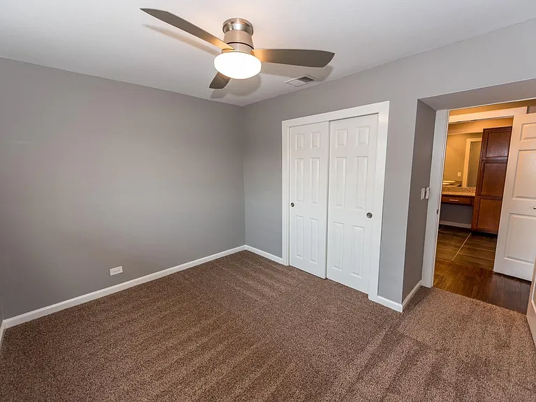 Axiom Apartments — Photo 45