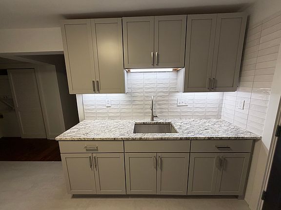 5th image of 222 Whiting Ln Floor 3