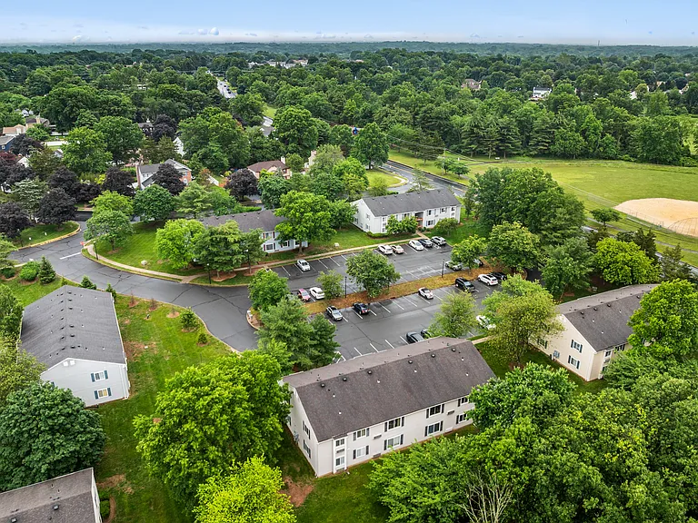 111 Aimwick Ct — Photo 3