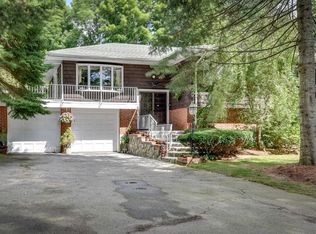 2 Wakeland Rd, Dover, MA 02030