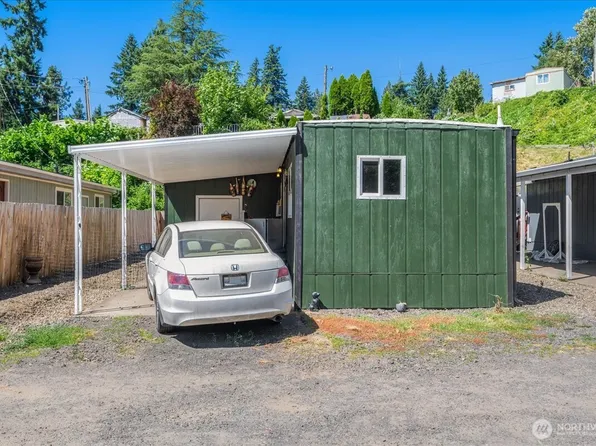 214 Holcomb Avenue #B8, Kelso, WA 98626