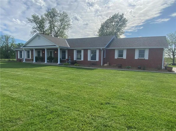 720 N Lafayette St, Corder, MO 64021