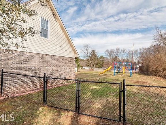 2nd image of 124 Russell Cir #10
