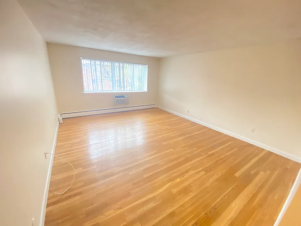 15 Whites Ave #23
