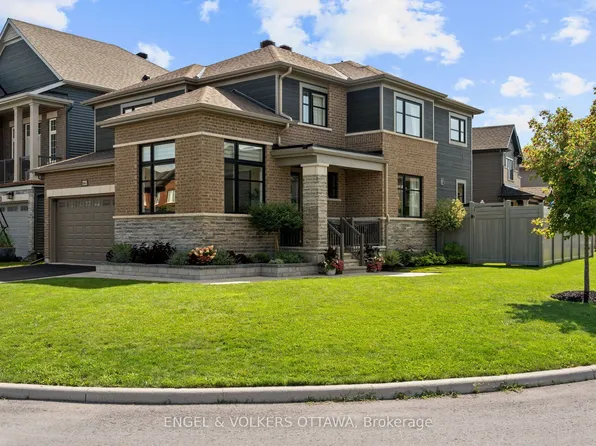 720 Coast Cir, Ottawa, ON K4M 0N2