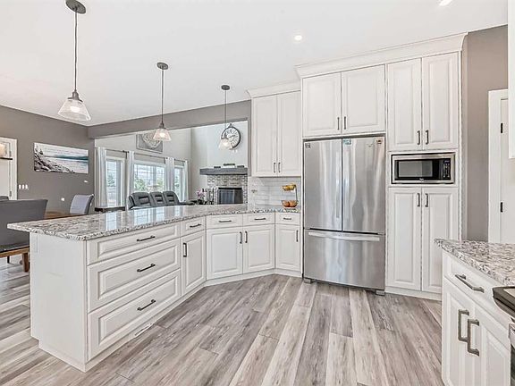 4th image of 430062 E Range Rd #252