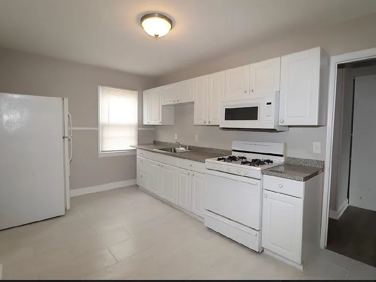 612 Clinton Ave — Photo 5