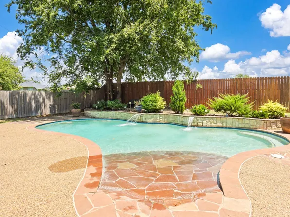 906 Millstone Ln, Chandler, TX 75758