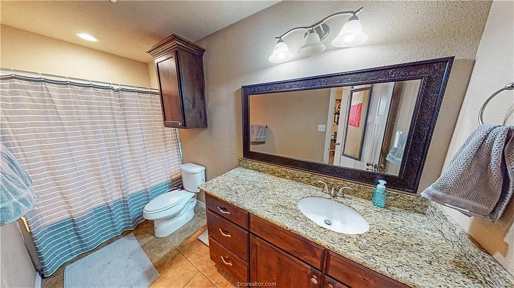 4 bed, 1874 sqft, $2,400 — Photo 3